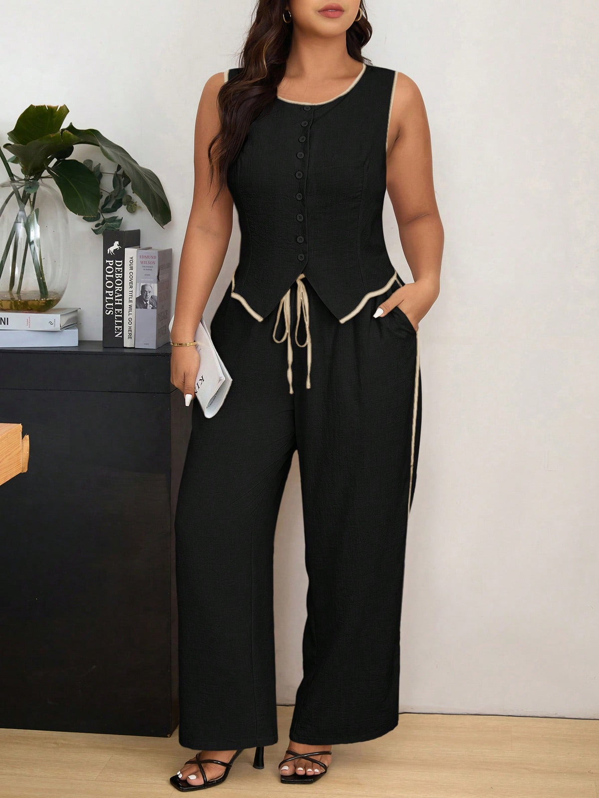 Conjunto com Blusa Botões Frontais e Calça de Cós Ajustável