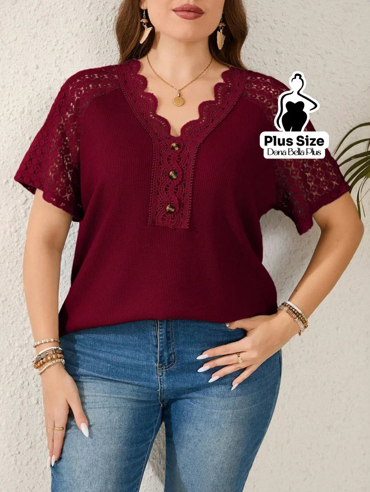 Blusa com Renda Vazado e Botões Decorativos Blusa com Renda Vazado e Botões Decorativos