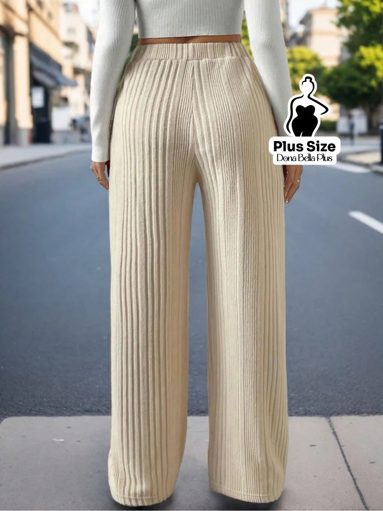 Calça Canelada Reta com Caimento Leve e Solto Calça Canelada Reta com Caimento Leve e Solto