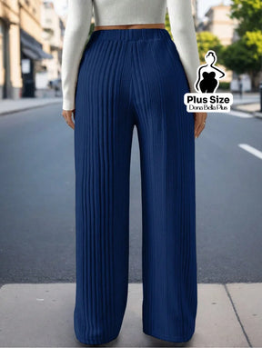 Calça Canelada Reta com Caimento Leve e Solto Calça Canelada Reta com Caimento Leve e Solto