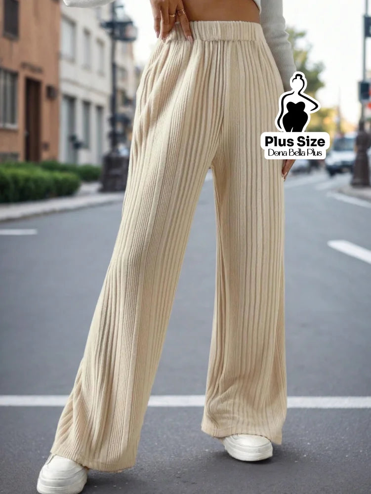 Calça Canelada Reta com Caimento Leve e Solto Calça Canelada Reta com Caimento Leve e Solto