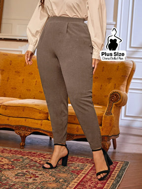 Calça Cintura Alta com Pences e Modelagem Justa Calça Cintura Alta com Pences e Modelagem Justa