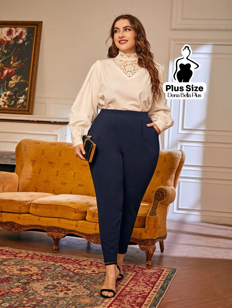 Calça Cintura Alta com Pences e Modelagem Justa Calça Cintura Alta com Pences e Modelagem Justa