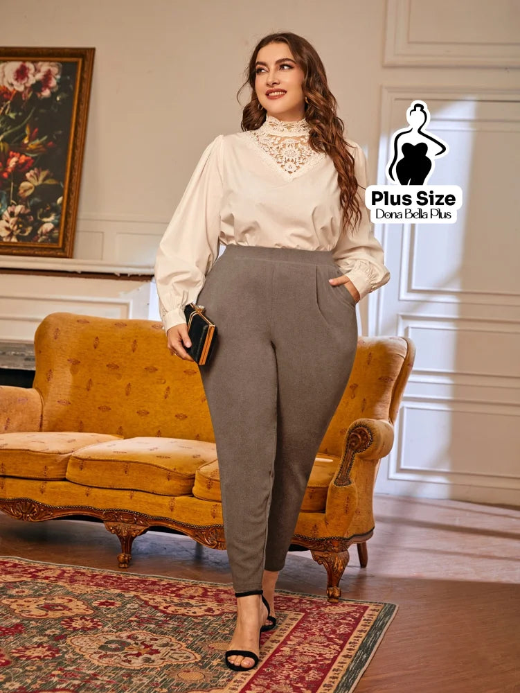 Calça Cintura Alta com Pences e Modelagem Justa Calça Cintura Alta com Pences e Modelagem Justa