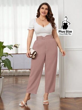 Calça Cropped de Alfaiataria com Pregas Frontais Calça Cropped de Alfaiataria com Pregas Frontais