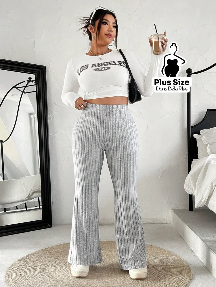 Calça Flare Canelada com Modelagem Confortável Calça Flare Canelada com Modelagem Confortável