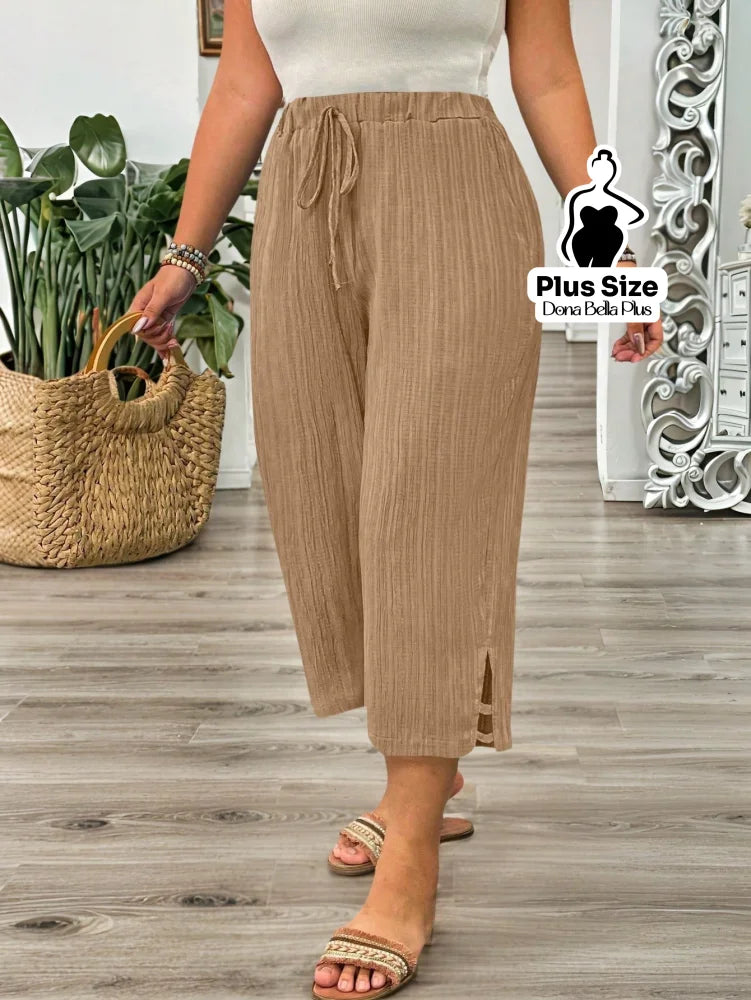 Calça Pantacourt Texturizada com Botões Laterais Calça Pantacourt Texturizada com Botões Laterais