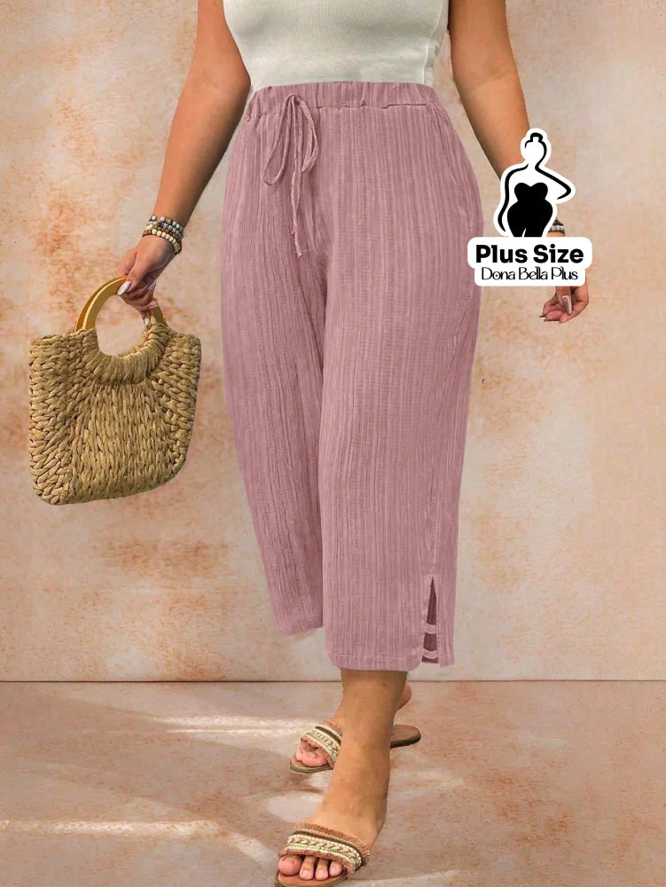 Calça Pantacourt Texturizada com Botões Laterais Calça Pantacourt Texturizada com Botões Laterais