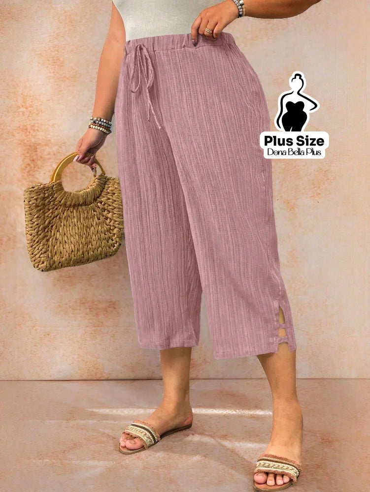 Calça Pantacourt Texturizada com Botões Laterais Calça Pantacourt Texturizada com Botões Laterais