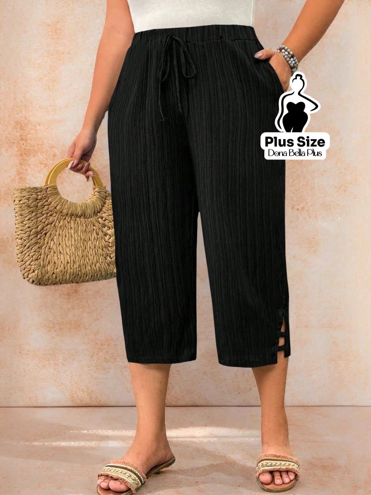 Calça Pantacourt Texturizada com Botões Laterais Calça Pantacourt Texturizada com Botões Laterais