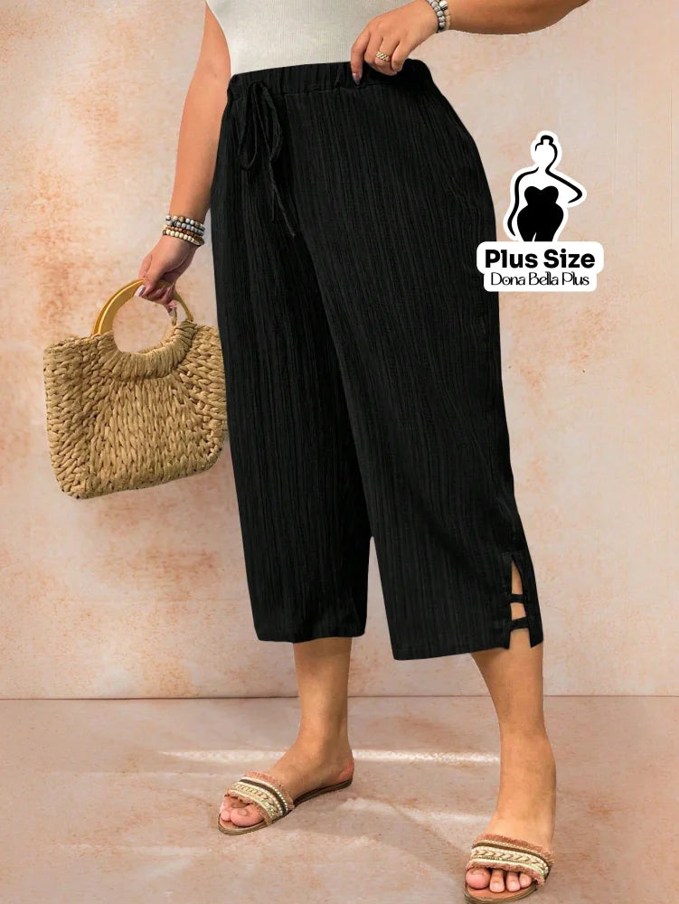 Calça Pantacourt Texturizada com Botões Laterais Preto / G Calça Pantacourt Texturizada com Botões Laterais