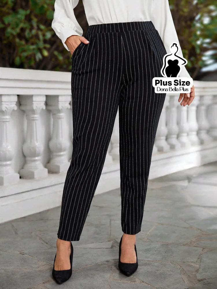 Calça Reta de Alfaiataria com Listras Verticais Preto / G Calça Reta de Alfaiataria com Listras Verticais