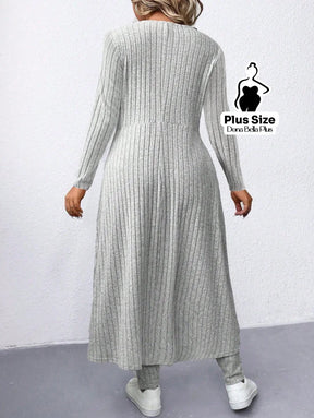 Conjunto Canelado com Blusa Longa Fenda e Calça Justa Conjunto Canelado com Blusa Longa Fenda e Calça Justa