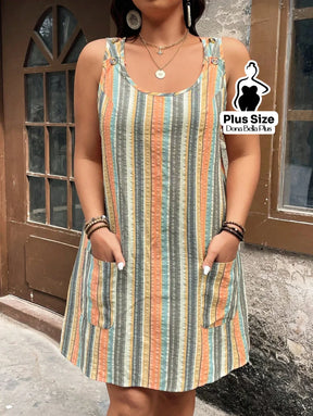 Vestido Curto Listrado com Decote Redondo e Bolsos Laterais Vestido Curto Listrado com Decote Redondo e Bolsos Laterais