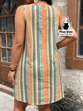 Vestido Curto Listrado com Decote Redondo e Bolsos Laterais Vestido Curto Listrado com Decote Redondo e Bolsos Laterais