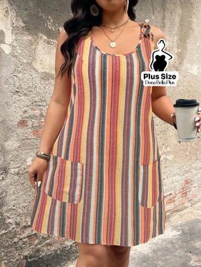 Vestido Curto Listrado com Decote Redondo e Bolsos Laterais Vestido Curto Listrado com Decote Redondo e Bolsos Laterais