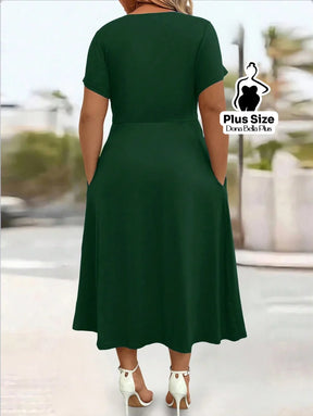 Vestido Midi com Decote V Modelagem Transpassada e Bolsos Laterais Vestido Midi com Decote V Modelagem Transpassada e