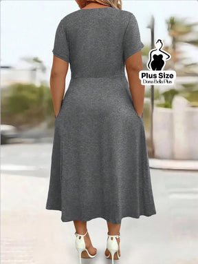 Vestido Midi com Decote V Modelagem Transpassada e Bolsos Laterais Vestido Midi com Decote V Modelagem Transpassada e