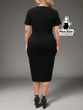 Vestido Midi Contrastante com Decote Redondo e Fenda Lateral Vestido Midi Contrastante com Decote Redondo e Fenda