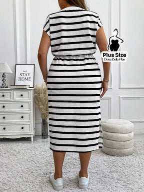 Vestido Midi Listrado com Cinto e Fenda Lateral Vestido Midi Listrado com Cinto e Fenda Lateral