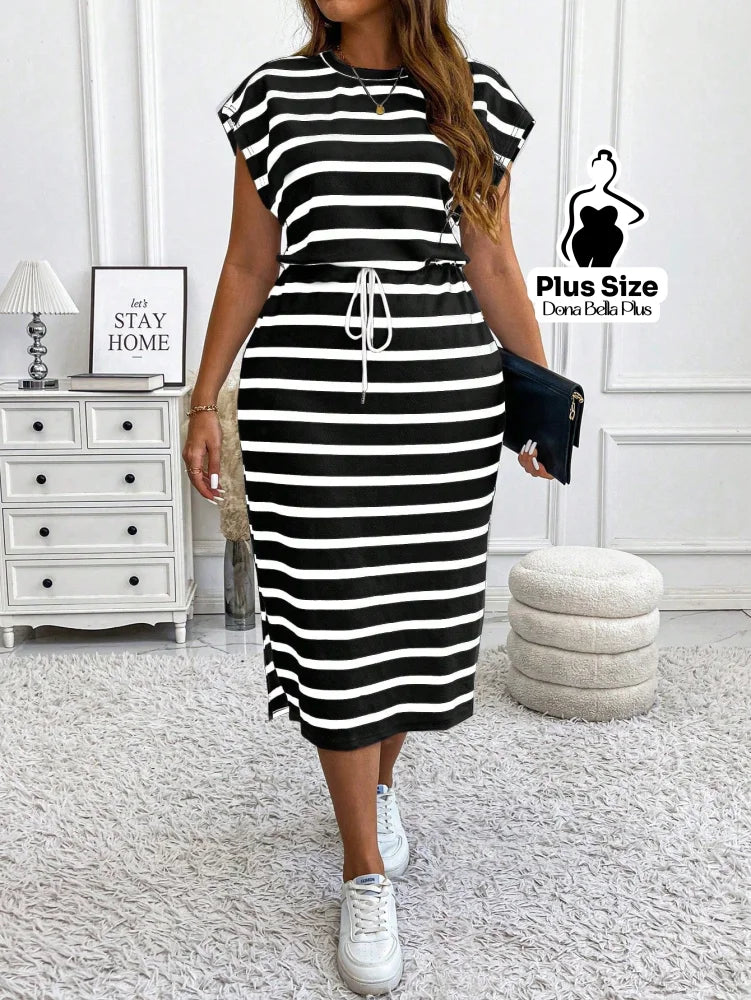 Vestido Midi Listrado com Cinto e Fenda Lateral Preto / G Vestido Midi Listrado com Cinto e Fenda Lateral